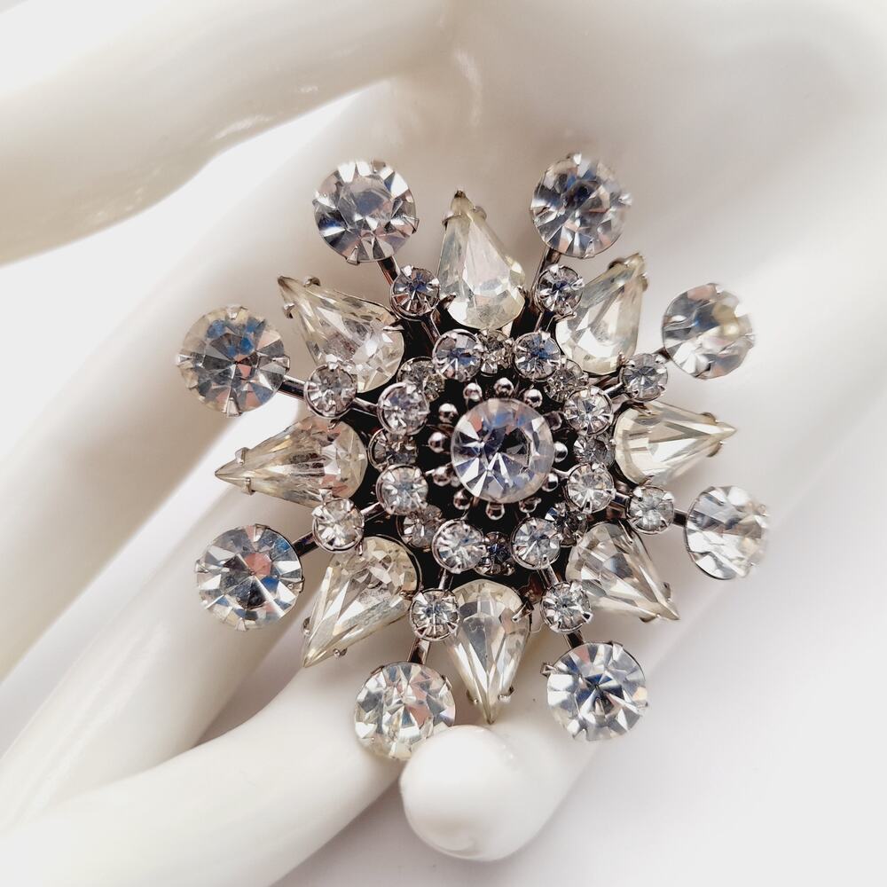 Vintage 1950s Unsigned Wedding Brooch, Riveted Three Dimensional Flower Pin - Picture 3 of 10